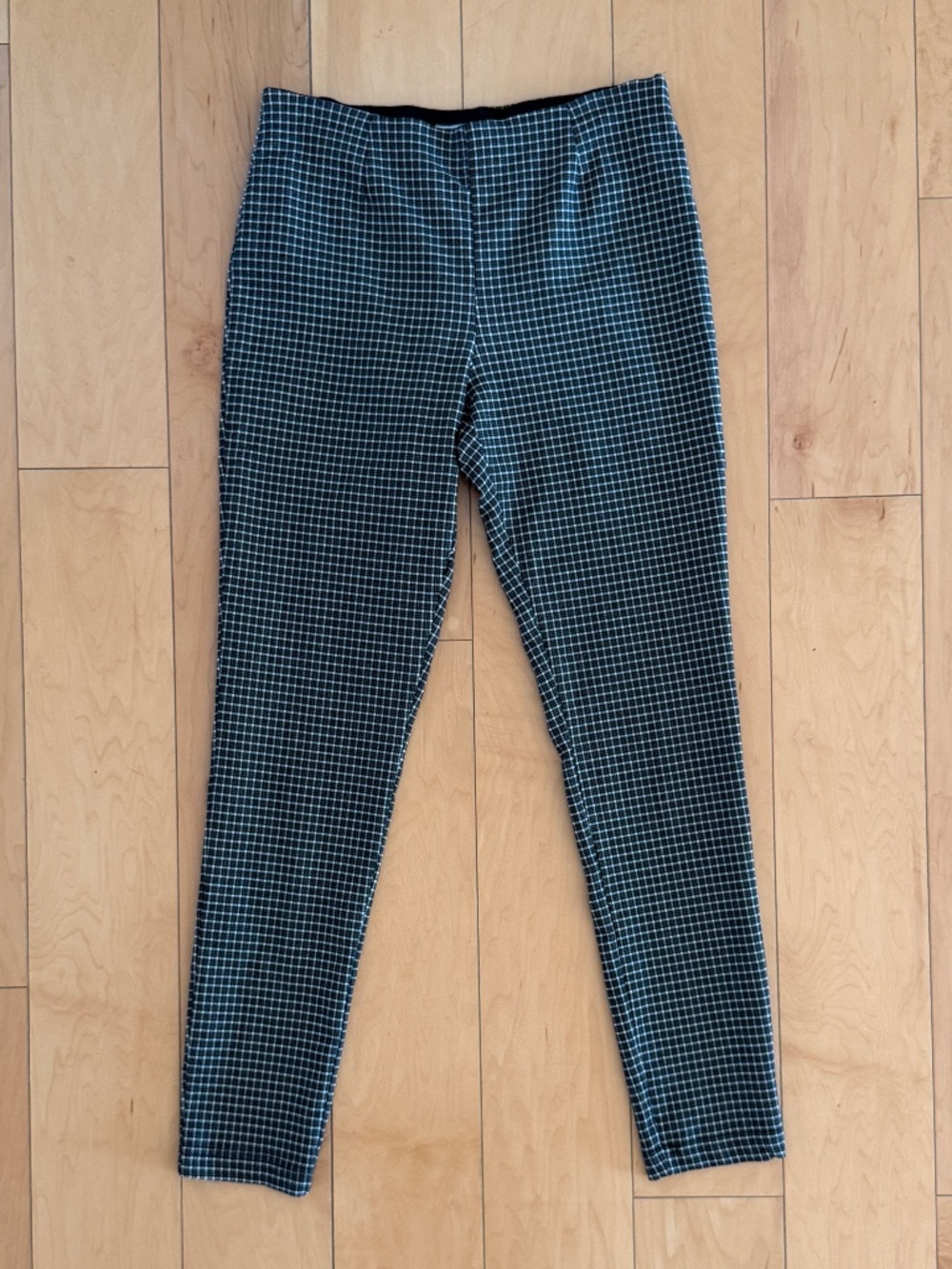 Calvin Klein~Black & White Checkered Slim Fit Ankle Length Pants~Pull-On~Size 6